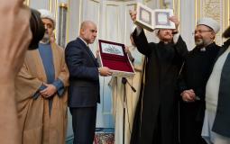 "الهباش" يُهدي نسخة من مصحف المسجد الأقصى إلى مفتي روسيا