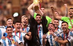 منتخب الارجنتين يحتفل بكأس العالم 2022.
