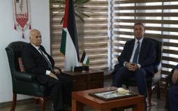 السفير دياب اللوح يستقبل عضو المحكمة الدستورية الفلسطينية عبد الرحمن أبو النصر