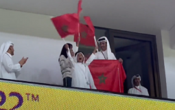أمير قطر يحتفل بتأهل المغرب لثمن نهائي كأس قطر 2022