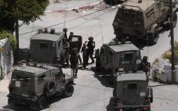 نابلس : قوات الاحتلال تعتقل فلسطينيا بعد محاصرة منزله في عوريف
