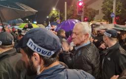 غانتس يشارك في مظاهرات تل أبيب