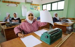 طلاب يدرسون لغة برايل بمدرسة في غزة