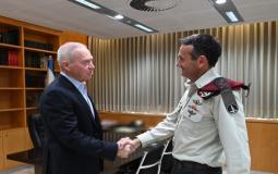 جانب من اجتماع وزير الجيش الإسرائيلي غالنت مع رئيس الأركان هرتسي هاليفي