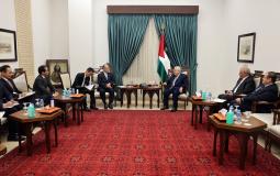 لقاء الرئيس عباس مع وزير الخارجية الياباني