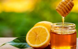 العسل وقطع الليمون