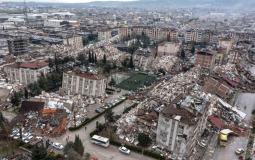 صورة جوية لعدة مبان منهارة في أعقاب الزلزال الذي ضرب مدينة هاتاي التركية