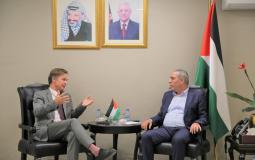 جانب من لقاء حسين الشيخ مع ممثل الاتحاد الأوروبي لدى فلسطين