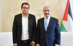 مستشار رئيس الوزراء للشؤون الاقتصادية شاكر خليل مع محمد اشتية