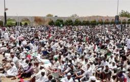 سودانيين يؤدون موعد صلاة عيد الفطر 2023 السودان