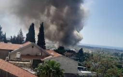 اشتعال النيران في موقع سقوط الصواريخ التي أطلقت من لبنان