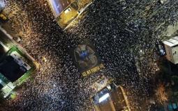 عشرات الآلاف من المتظاهرين في تل أبيب