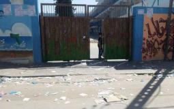 ظاهرة تمزيق الكتب في شوارع غزة - أرشيف