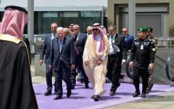 لحظة وصول الرئيس عباس إلى جدة لحضور القمة العربية