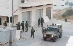 الاحتلال يستولي على منزل أسير محرر ويحوله لتكنة عسكرية شمال طولكرم