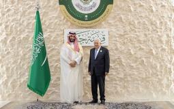 الرئيس الفلسطيني محمود عباس بجانب ولي العهد السعودي بن سلمان
