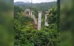 وفاة 17 شخص جراء انهيار جسر بالهند