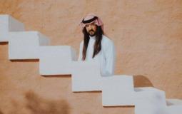 الموسيقار الأمريكي ستيف أوكي بالزي السعودي