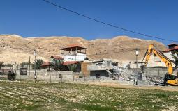 الاحتلال يهدم ويخطر عددًا من المنازل في قرية الديوك التحتا غرب أريحا