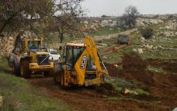 جرافات الاحتلال الإسرائيلي تقتلع أشجار الزيتون وتجرف عشرات الدونمات