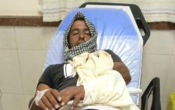 المواطن دراغمة يتلقى العلاج في المستشفى بعد إصابته في اعتداء للمستوطنين في الأغوار الشمالية