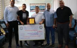 "هنية" يقدم منحة مالية بقيمة 1000 دولار  للاعب "محمد بركات"