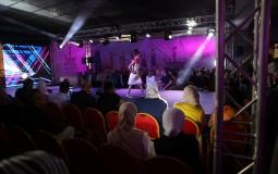أطفال يشاركون في عرض أزياء بمدينة الخليل