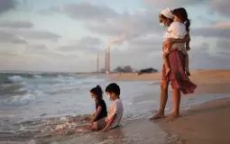 منع الاستحمام على شاطئ زيكيم بعد تعطل محطة صرف صحي في غزة