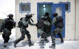 حماس تعقب على تجدّد الاعتداء على الأسرى في سجون الاحتلال