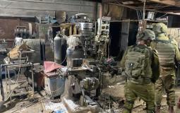 قوات الاحتلال تزعم ضبط 4 مخارط لإنتاج الأسلحة