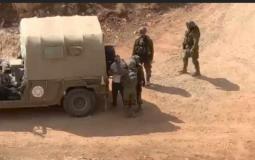جنود الاحتلال خلال اعتقالهم الوزير مؤيد شعبان في بلدة دير استيا