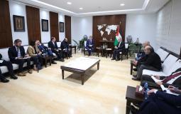 حرب غزة تتصدر اجتماعات اشتية مع ثلاثة مسؤولين دوليين