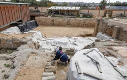 عالمة آثار تعمل في دير القديس هيلاريون في غزة (Getty Images)