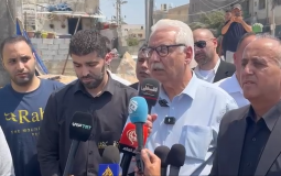 وزير الصحة  ماجد أبو رمضان خلال المؤتمر الصحفي