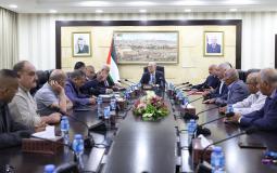 لقاء رئيس الوزراء مع وفد من رؤساء اللجان الشعبية لمخيمات الضفة