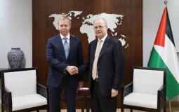 مصطفى خلال لقاء المبعوث الأوروبي للسلام في الشرق الأوسط