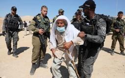 اعتداء قوات الاحتلال على مسن فلسطيني - أرشيف