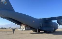 طائرة مساعدات غذائية لغزة تصل الأردن