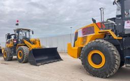 معدات ثقيلة تدخل إلى قطاع غزة