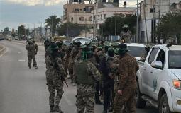 عناصر القسام قبيل عملية تسليم الأسرى وسط قطاع غزة