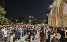القدس - 70 ألفا يؤدون صلاتي العشاء والتراويح في المسجد الأقصى