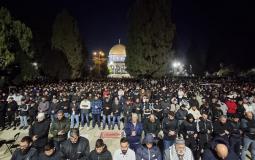 نحو 75 ألف مصل يؤدون صلاتي العشاء والتراويح في المسجد الأقصى