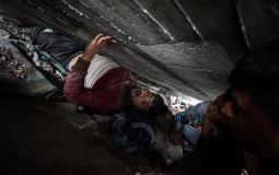 شاب عالق تحت الأنقاض بعد قصف الاحتلال مربعاً سكنياً في حي الشجاعية شرق مدينة غزة