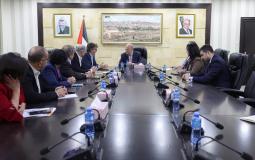 مصطفى يبحث مع " أنيرا" إدخال المساعدات إلى غزة