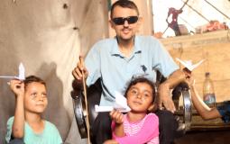 فؤاد أبو عودة يصنع ألعاب الأطفال في ظل ظروف الحرب بغزة