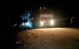 20 شهيدا ومصابون بانقلاب شاحنة فوق عشرات المُجوّعين بوسط قطاع غزة