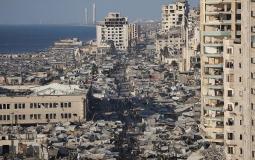 اكتظاظ خيم النازحين على شارع الرشيد غرب مدينة غزة