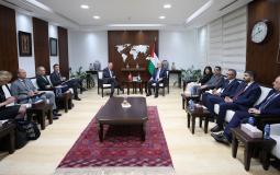 لقاء يجمع رئيس الوزراء الفلسطيني مع وزير خارجية الدنمارك