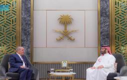 حسين الشيخ مع ولي العهد السعودي