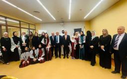 أبو الرب يتفقد سير العام الدراسي في مجمع المدارس الفلسطينية بالدوحة